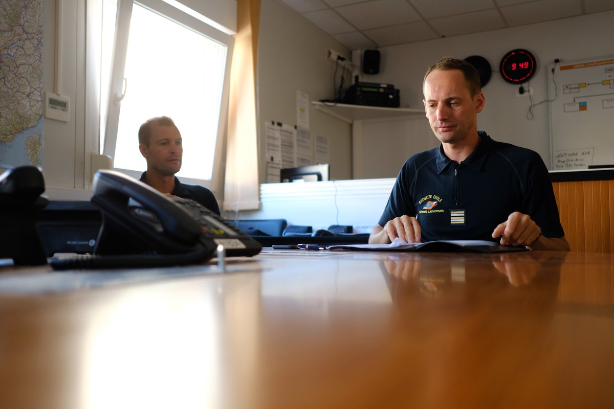 riisc_7's tweet image. Le chef de corps de #uiisc7, le colonel COTTIN vient à la rencontre de ses hommes en Haute-Corse. Après presque 2 mois d’engagement #GOLFF2018 le dispositif se montre réactif et à maturité. Et malgré une météo peu propice aux #incendies nous restons en surveillance constante! 🚒