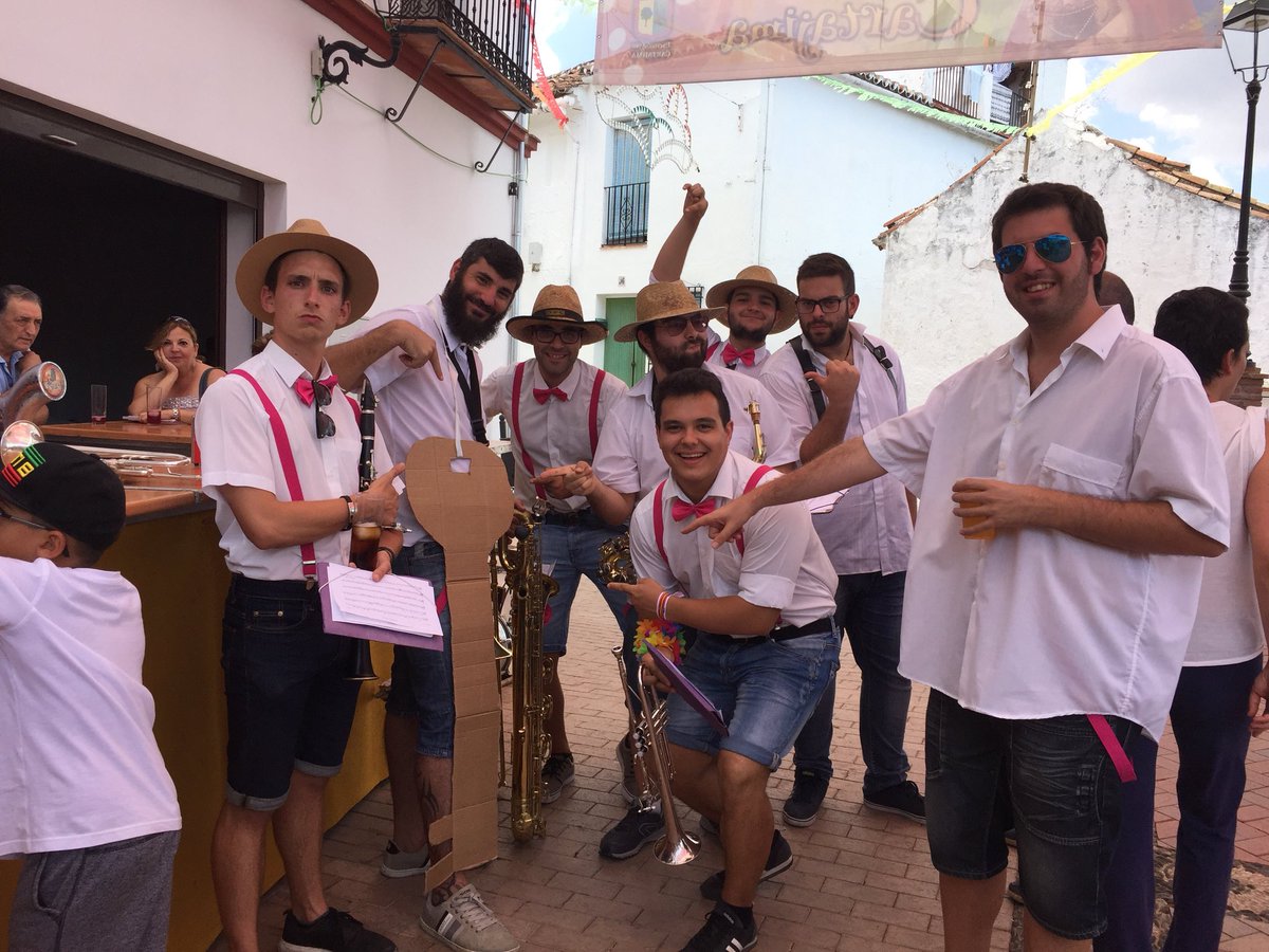 solfamidos's tweet photo. El fin de semana pasado estuvimos animando la feria de Cartajima!! Como ya hiciéramos en 2013 solfamidos actuaron los 3 días de feria. #solfamidos #ronda https://t.co/EuKiPCkcEU