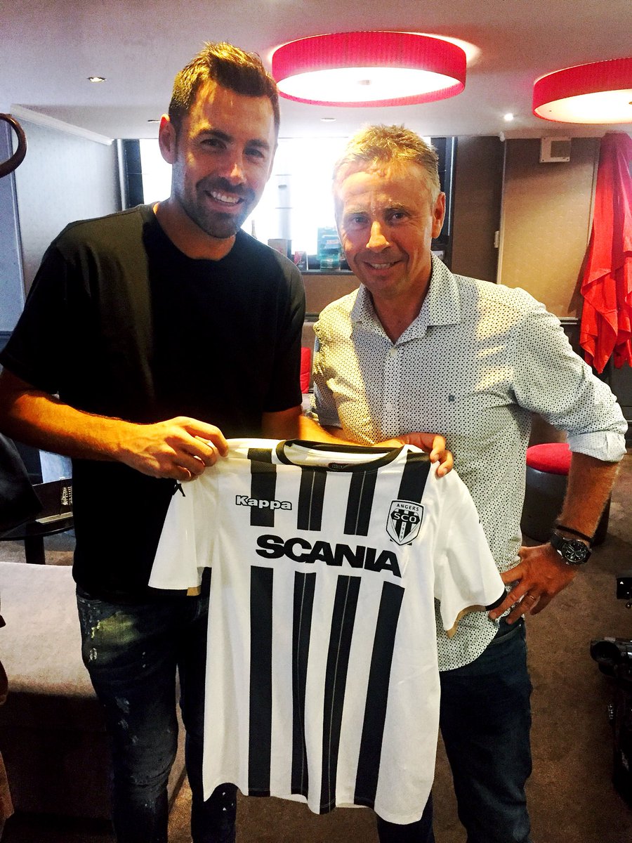OLIVETALLARON's tweet photo. À l’occasion de #PSGSCO samedi 17h sur @canalplus , Thomas #Mangani vous fait gagner un maillot du @AngersSCO ⚽️⚽️⚽️ Pour tenter votre chance RT et Follow ! https://t.co/w0aEEpBr94