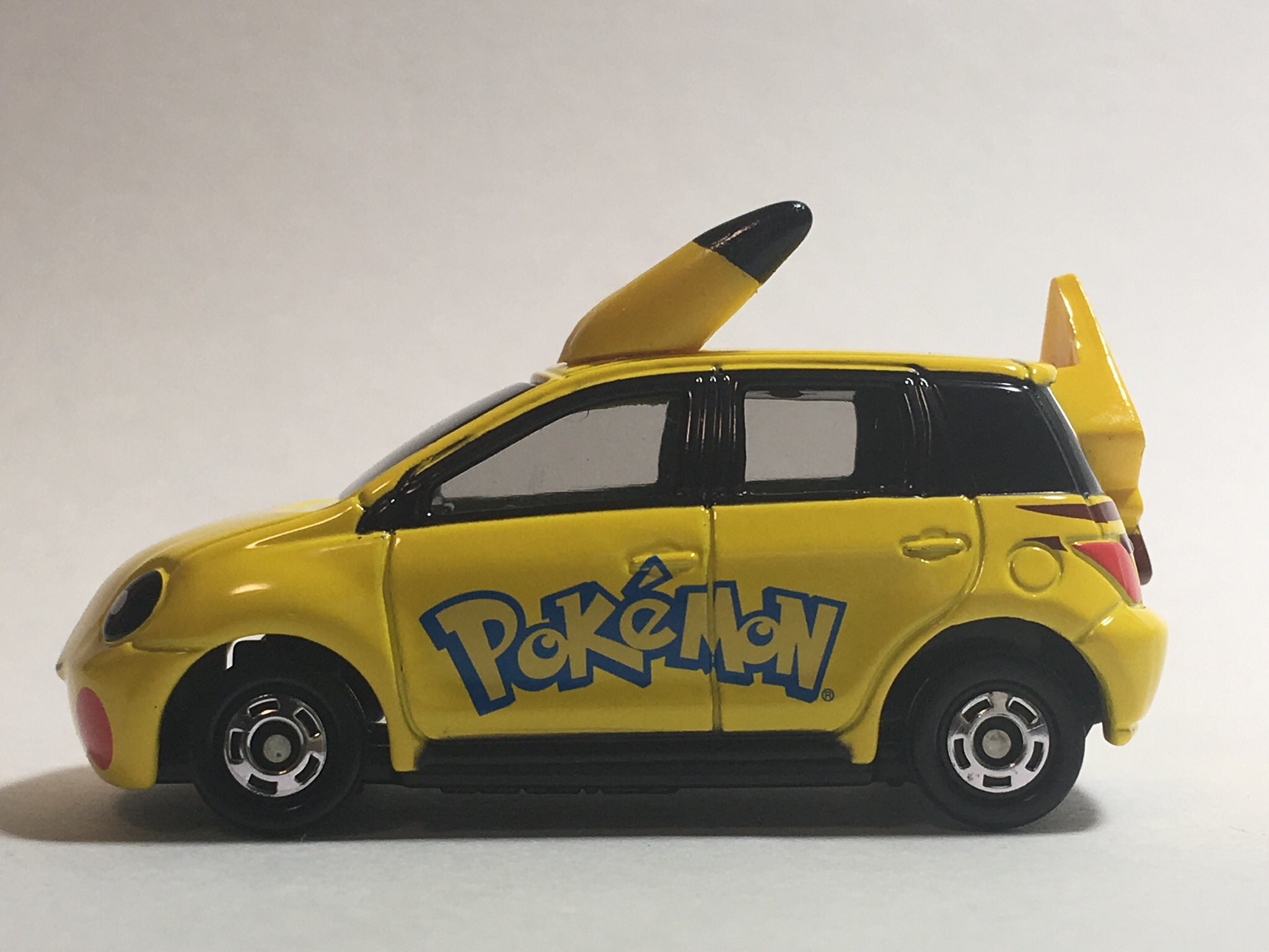 トミカコレクション Twitter પર トミカ トヨタ イスト トミカコレクションno 106 103 4 ピカチュウカー ノーマルイストにピカチュウの耳 しっぽ 顔を装飾したトミカ 箱絵はいつものイラストではなく 特注トミカのように現品そのままになって トミカコレクション Twitter પર トミカ トヨタ イスト トミカコレクションno 106 103 4 ピカチュウカー ノーマルイストにピカチュウの耳 しっぽ 顔を装飾したトミカ 箱絵はいつものイラストではなく 特注トミカのように現品そのままになって
