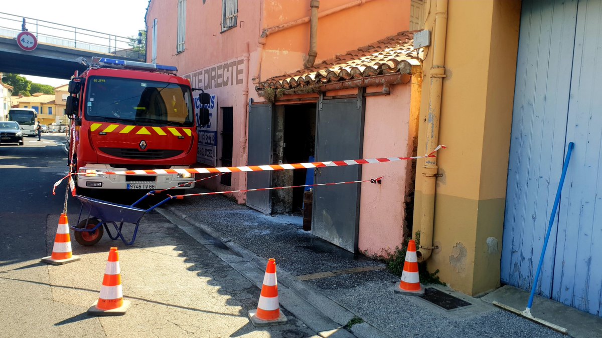 SDIS66's tweet photo. Intervention en cours sur un risque de pollution à COLLIOURE. L'équipe Risque Chimique (RCH) est mobilisée sur place. 
Crédit photos : Alexandre BOILLAT #pompiers #pyrénéesOrientales https://t.co/EjEUl96UbB