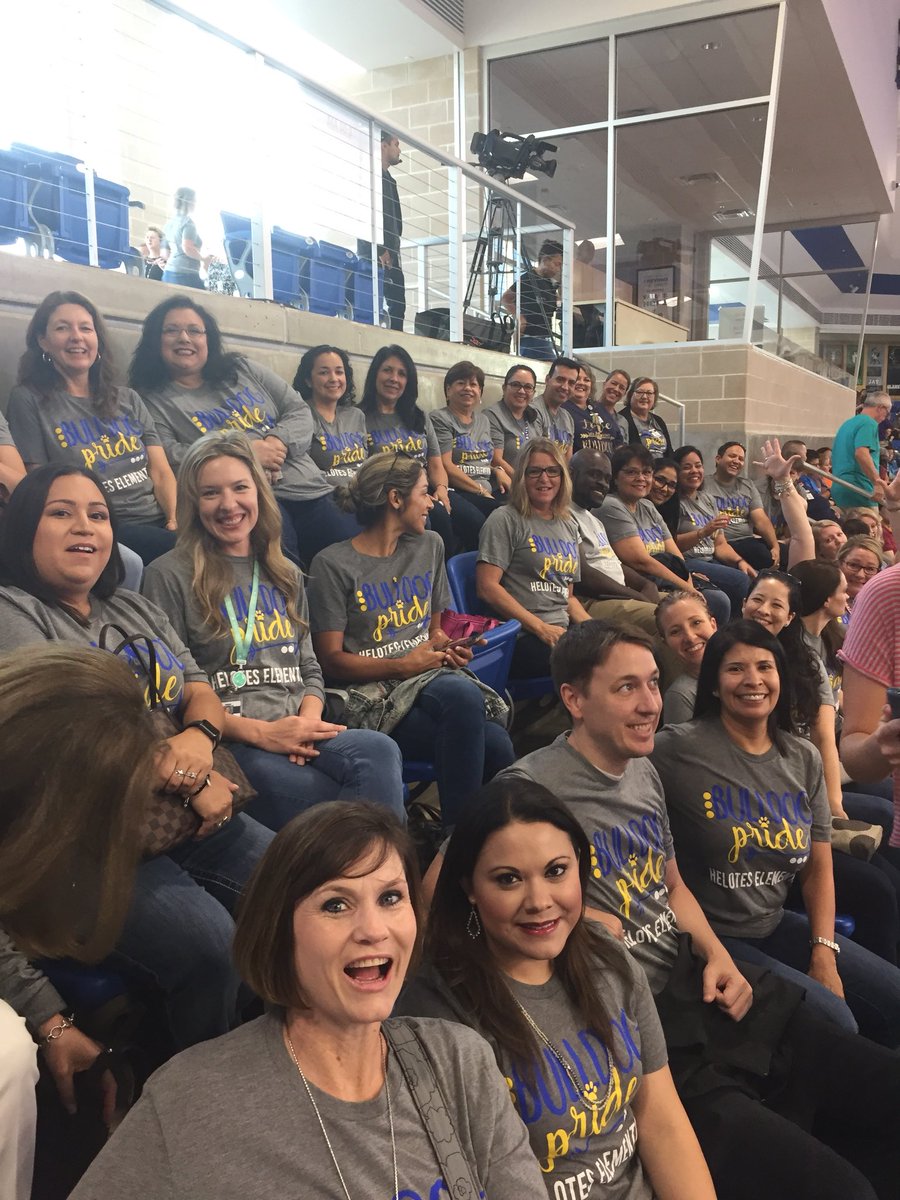 RhondaJohnsonTX's tweet photo. Convocation fun 2018❣️@NISDHelotes #PrideinourTribe #bestyearever #HelotesPride #ThisisHelotes https://t.co/1wjoyKFWbw