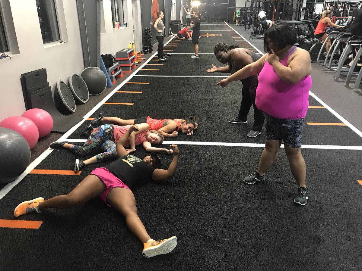iameashleysmith's tweet photo. This morning’s workout was hard but we pushed through and got it done! 🏋🏾‍♀️#WorkoutsWithSarahVanSickle #ArmourGym #GirlsWhoLift #PushThrough https://t.co/J899kPz2EK