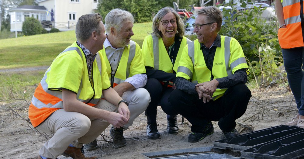 Ministerbesök hos Övik Energi:  Bredband – en nationell angelägenhet mynewsdesk.com/se/oevik-energ…