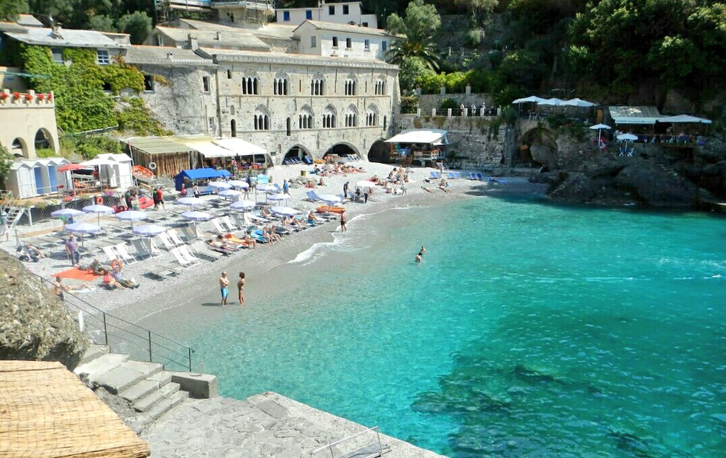 dcq_italia's tweet photo. 🏖Visit picturesque #SanFruttoso beach in #Liguria region. Located between #Camogli and #Portofino, it can only be reached by sea or by #hiking trails. Take a water-taxi or regular ferry service to enjoy dipping into the clear blue waters of the Bay. #dcqitalia #Italy #travel https://t.co/Eo7Fq10eFa