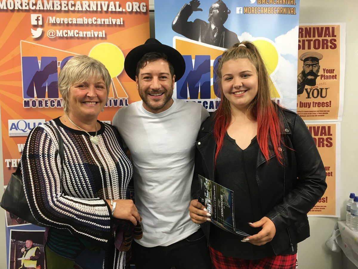 pip4221's tweet photo. @MattCardle a true gent! Thank you for taking time to meet us! 100% loved the carnival you made it so much better!!!! https://t.co/u7YYEoPoYg