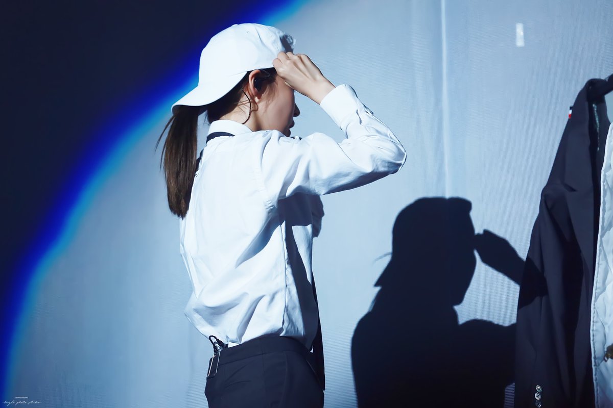 Beagle_studio's tweet photo. 180818-19 4season Concert S/S 
#마마무 #문별 #mamamoo #moonbyul https://t.co/AjXdPgoK7g
