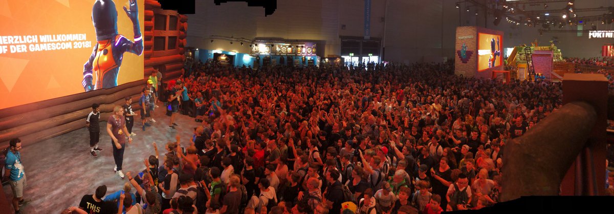 joe kreiner on twitter couple people at the fortnite booth gamescom - fortnite stand gamescom 2018