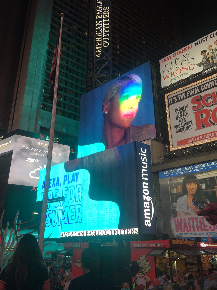 McFlurryButera's tweet photo. On holiday in New York and spotted ma favourite girl @ArianaGrande in Times Square and on the streets 😍 so proud, congrats on sweetener ❤️ https://t.co/9jcXYyLCHx