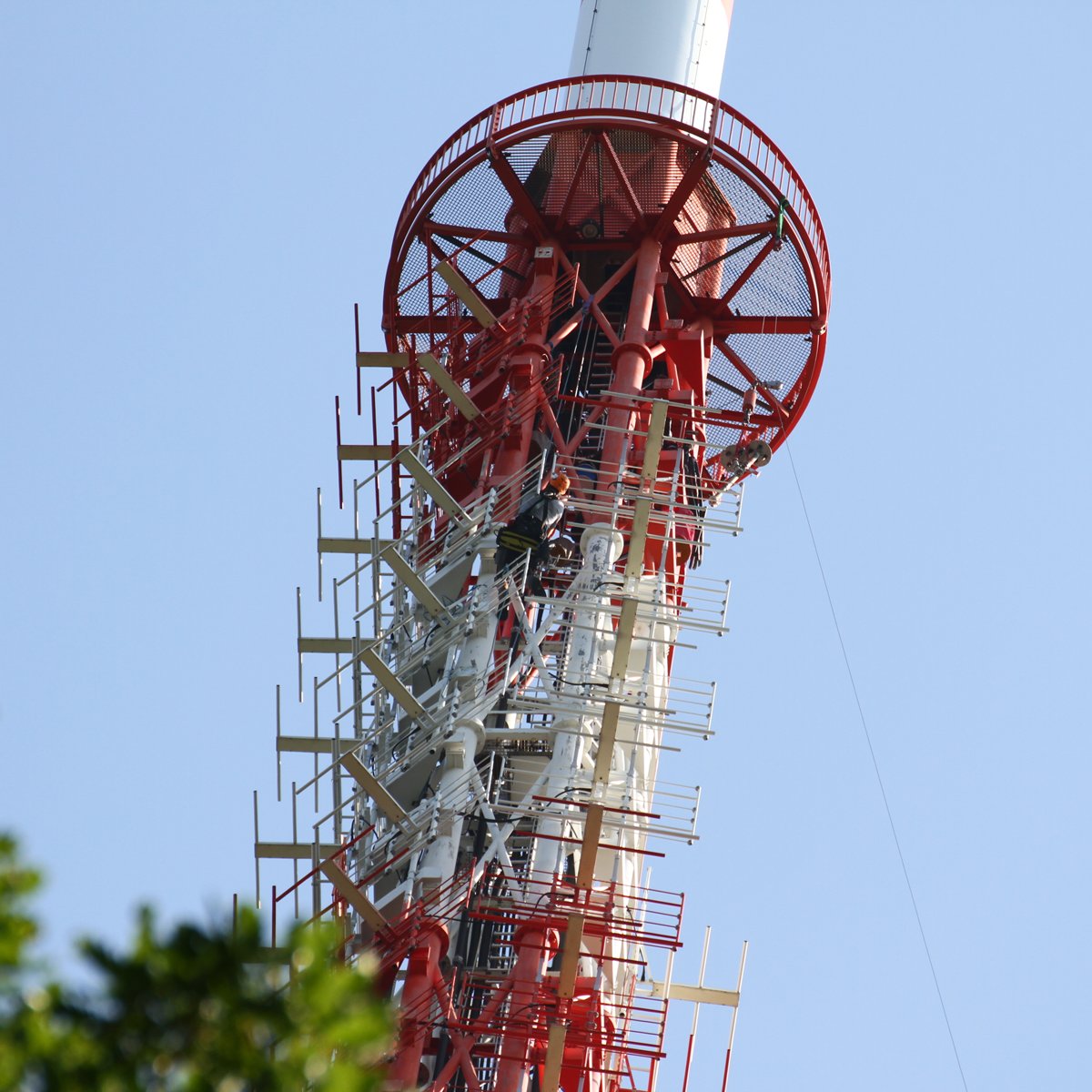 antenne1's tweet photo. #IneigenerSache #antenne1 #Empfang #Region #Stuttgart : Auf der #Frequenz 101.3 Mhz kommt es gegen 14.05 Uhr zu einer kurzen Unterbrechung. Wir tauschen die alte Antenne gegen die neue. https://t.co/l4aCVrrcfB