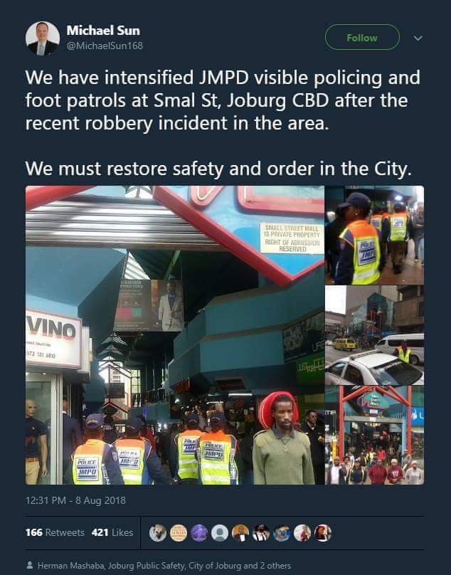 thush_dlamini's tweet photo. @OliphantTrevor @Abramjee @NattyAdonis @MakeSAsafe @HermanMashaba @AsktheChiefJMPD @SAPoliceService @CityofJoburgZA @JMPDSafety In smal street https://t.co/3ifQrIVqFx