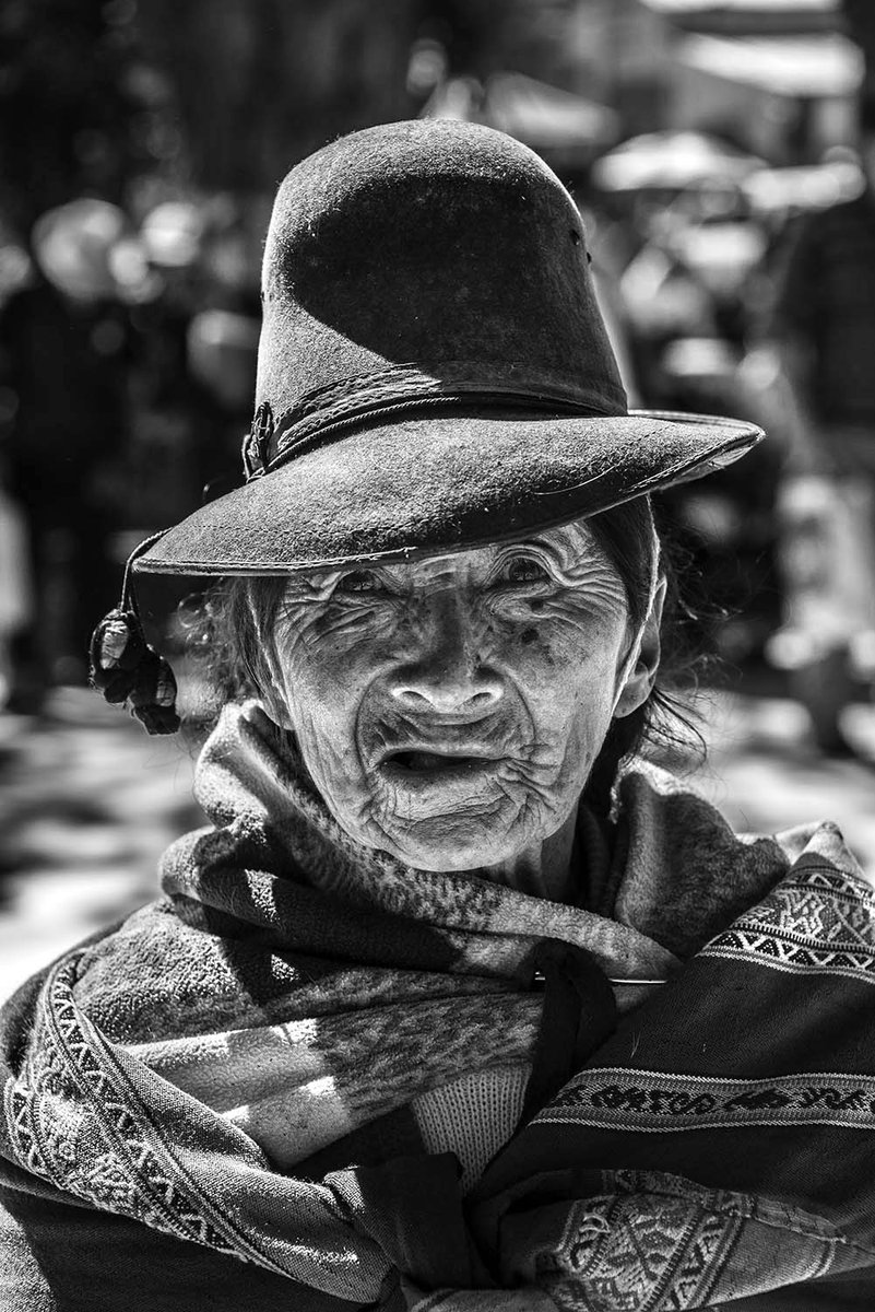 VeroAlmansa's tweet photo. Ces rides qu'on adore chez les autres sont si dures à accepter chez soi #cusco #perou #streetphotography #portrait #peruvian #blackandwhitephotography #blackandwhite #blackandwhitephoto #blackandwhitephotographie #voyages https://t.co/HCrjNbNvoX
