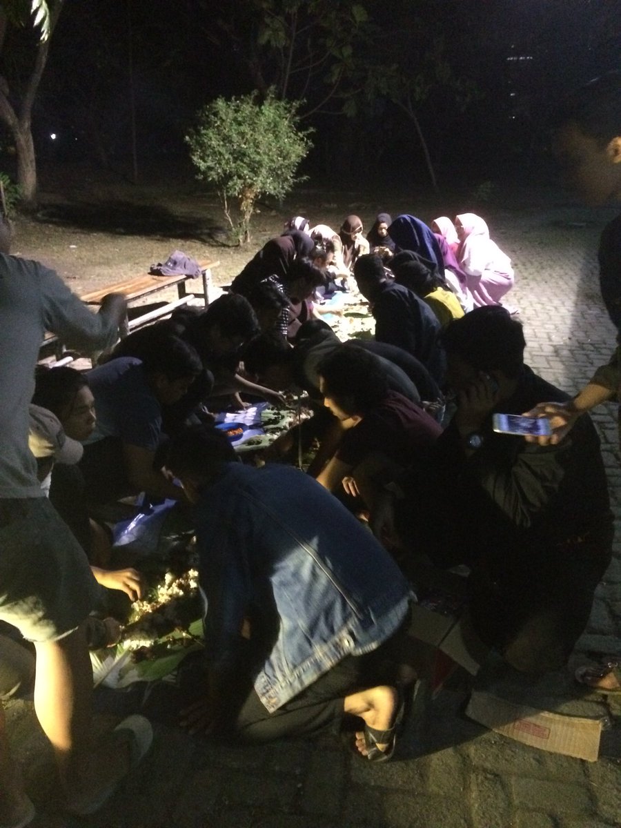 Kurban bisa dimaknai sebagai menghilangkan sifat Binatang dalam diri kita masing2 (tamak, rakus, dsb.)

Nyate bareng sekre terangga <a href="/BEM_FIT/">BEM FIT</a> 
#gemarawana #mapala #telkomuniversity