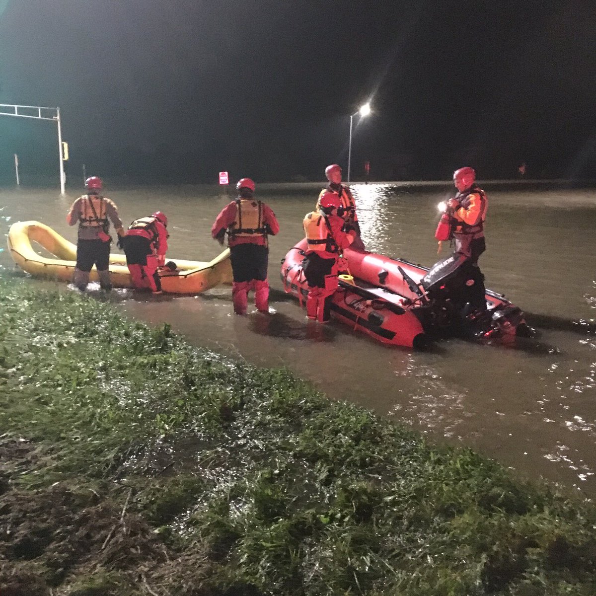 BeloitFire's tweet image. With 13 inches of rain falling in Dane County Monday and Tuesday, 7 #Beloit Fire Department members helped rescue people from the floods:  beloitdailynews.com/news/20180822/…