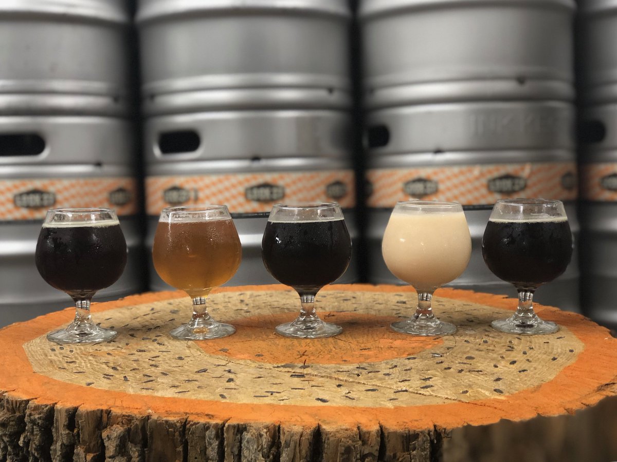 Lock27Brewing's tweet photo. On tap until Sunday so get them while you can! From left to right we have Pecan Pie Charlosta, Bomb Pop Waterway, Oreo Charlosta, Orange Creamsicle Waterway, and Peanut Butter Charlosta. #daytonbeerweek #daytoncraftbeer #craftbeer https://t.co/Otd4ik3Irh