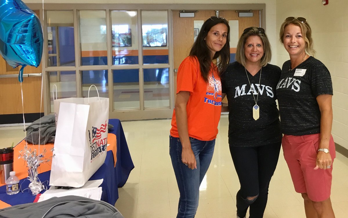 MRMS_PTSO's tweet photo. Thank you to our teacher appreciation committee for all their hard work today welcoming back our teachers! Maria Laird, Kim King and Michelle Bednar - thank you! https://t.co/MR3tJBhwtb