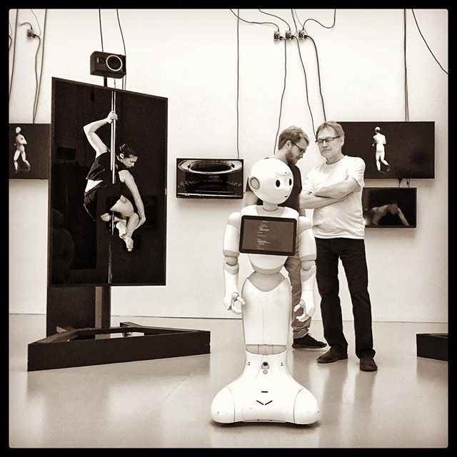 people (la comédie humaine)
#peoplephotography #people #streetphotography #iphoneography #snapshot  #streetperspective #capture #moment #streetphotofeature #iphoneonly #monochrome #mobilephoto #street_bw #blackandwhite #iphonephoto #iphonepic #life_is_st… ift.tt/2MOHcEA