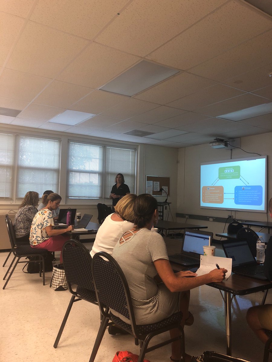 AmyFCPSAchieve's tweet photo. FCPS administrators learning more about the many impressive functionalities and features of @Schoology! #equipleaders https://t.co/lp4ULeJvms