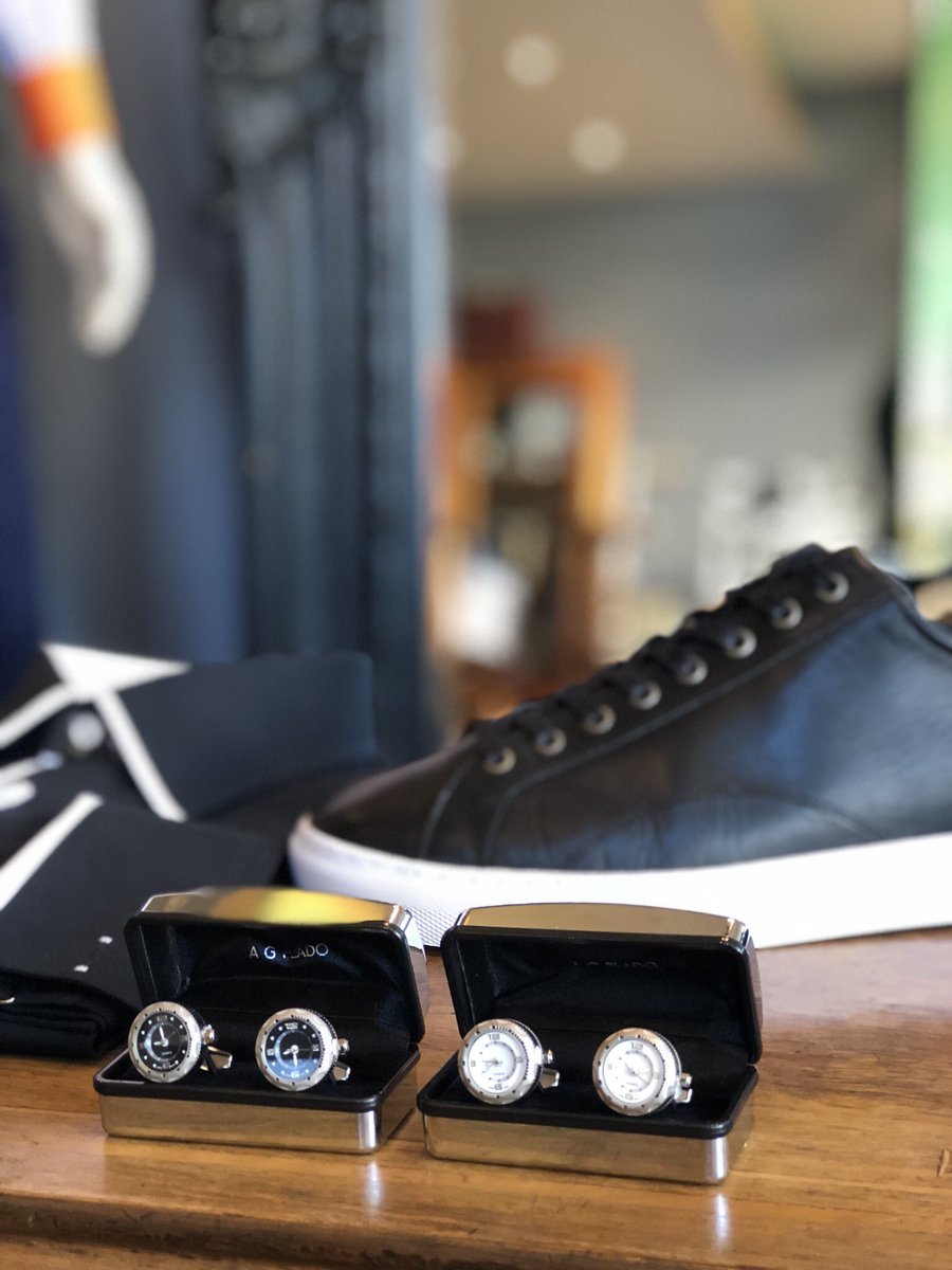 AGplado's tweet image. Black double cuff shirt with working watch cufflinks 👀
#workingwatch #workingwatchcufflinks #doublecuff #blackandwhiteshirt