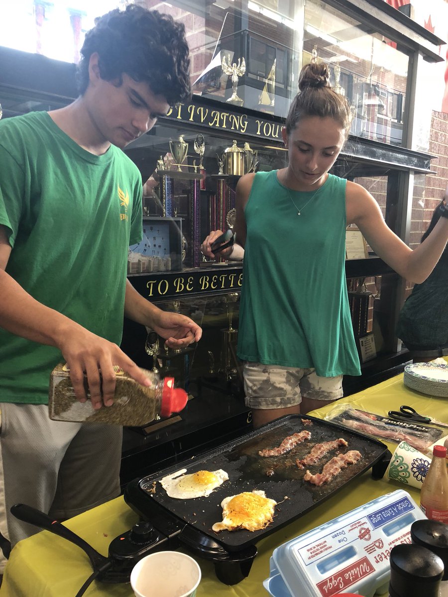 educatingeorge's tweet photo. When Jack Collins @_mimiwatts are hooking up the seniors this year for breakfast #bettertogether #classof2019 https://t.co/is9SWIJXnk