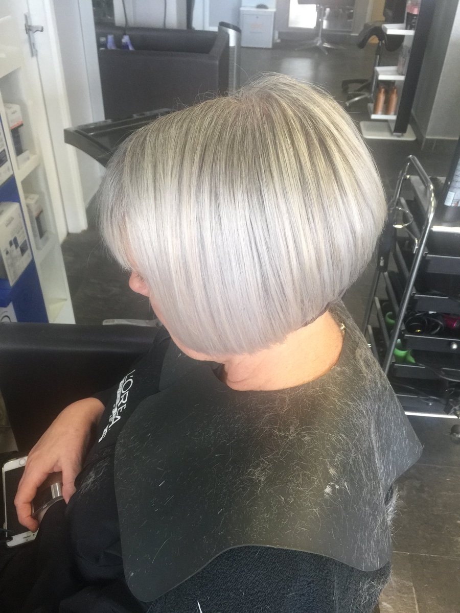 PLATINOSALON's tweet photo. This was created using @lorealprouk Professionnel colours &amp; @labelmUK styling products.
#platino #skem
#bob #gradbob #graduatedbob #hair #haircut #hairdresser #behindthechair #lorealpro #labelm #hairuk https://t.co/XWBZPZALvP #stylistssupportingstylists #lorealcolourspecialist https://t.co/pIbFnVGJKp