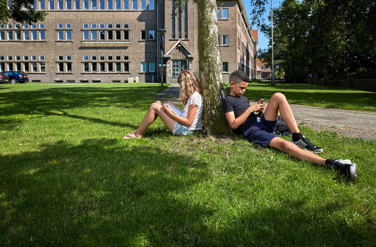 "Wat voor opdracht zal ik nu weer verzinnen?". Renske Vlug pakt het slim aan; ze laat leerlingen zelf een opdracht verzinnen. Lees waarom dit naast lui vooral goed is voor het denkniveau van de leerling. #onderwijs #PO #zininonderwijs roler.nl/nieuws/luie-le…