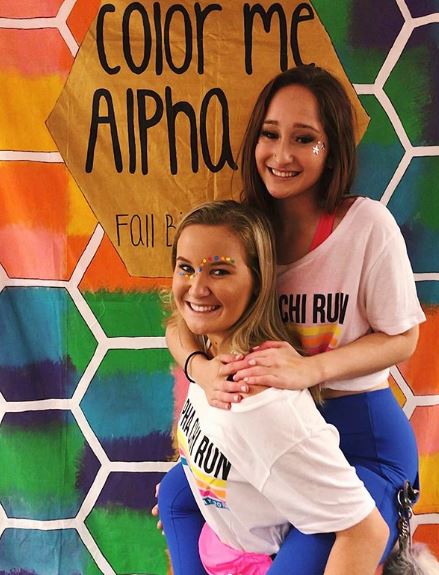 AlphaChiOmegaHQ's tweet photo. Your sisters always got you back #WhyAlphaChi Wednesday https://t.co/gKXz4CiH04