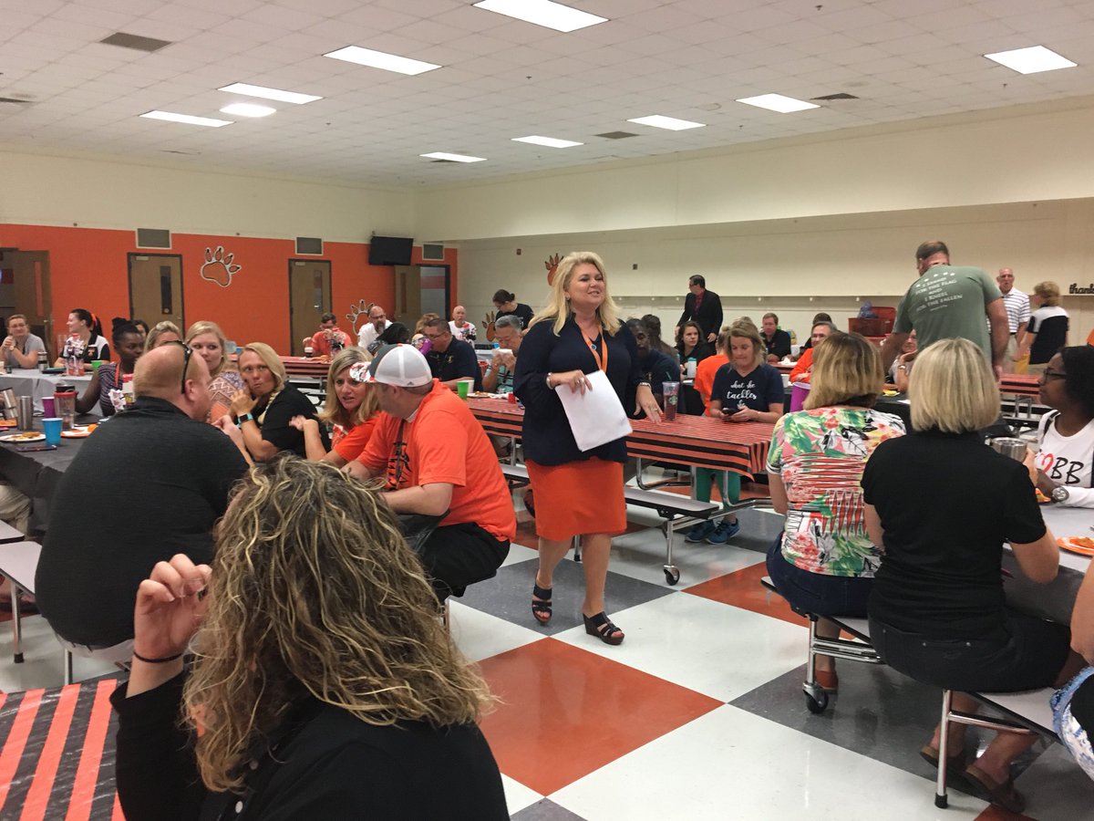 Welcoming back our THS teachers and saying goodbye to our incredible leader.
We love you @angieseiders and are wishing you all the best in your new role at the school board office.
#onceatiger #alwaysatiger