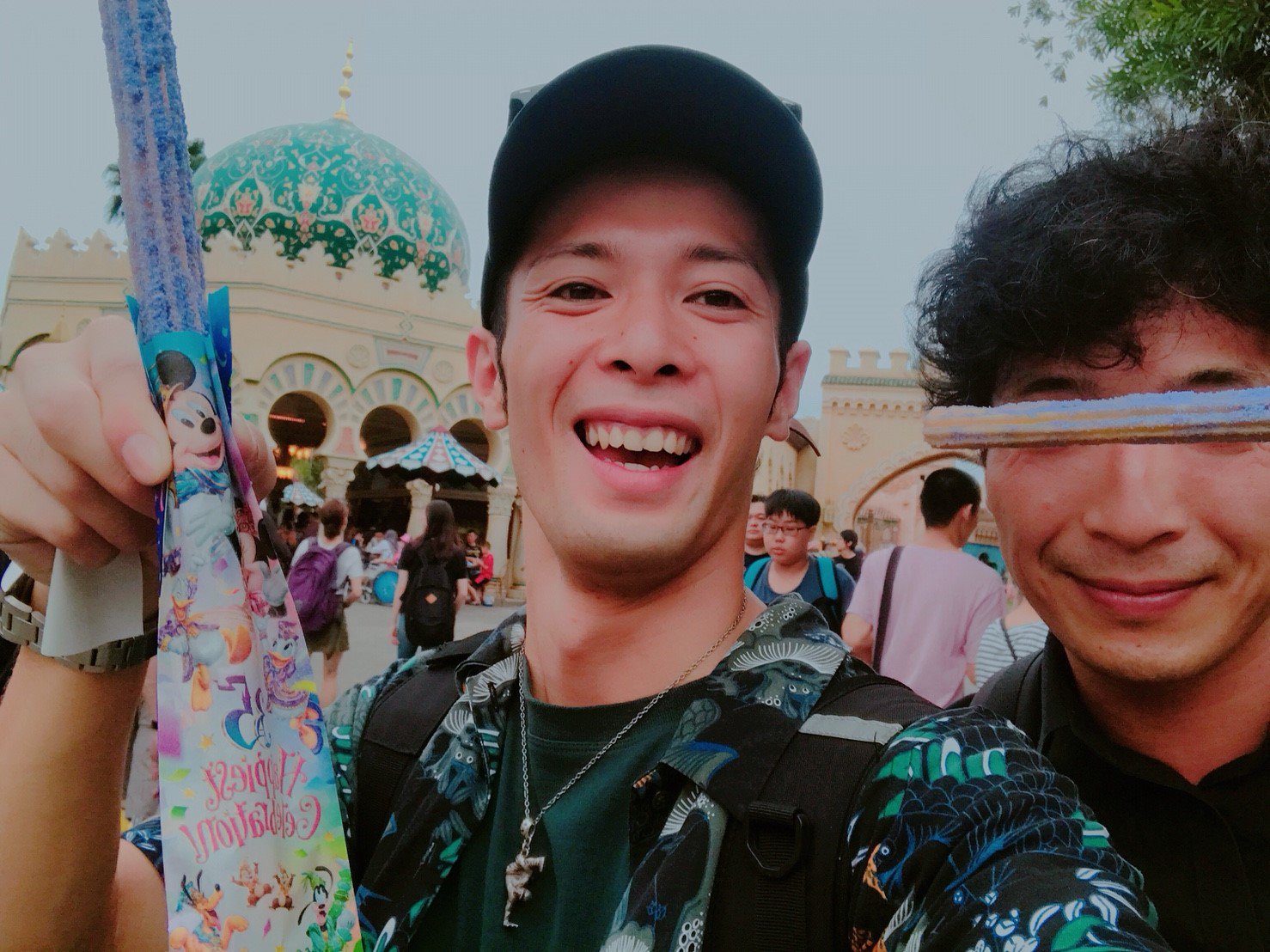 白倉裕二 ディズニーに行ったカップルは並んで待ってる時に会話が続かなくて気まずくて別れるという世論を嘲笑うかのように赤間先輩のマシンガントークは続きまして 赤間先輩のディズニートークは神がかっており 歴史から入ってオチのタイミングも