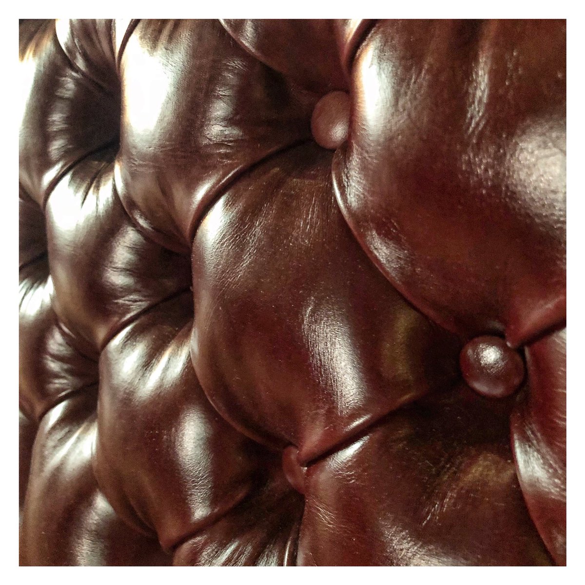 kerridgesbandg's tweet photo. The attention is in the detail... deeply buttoned, cherry red, curvy banquettes have started to hug the room #davidcollinsstudio #interiordesign https://t.co/6Bal569Rf7