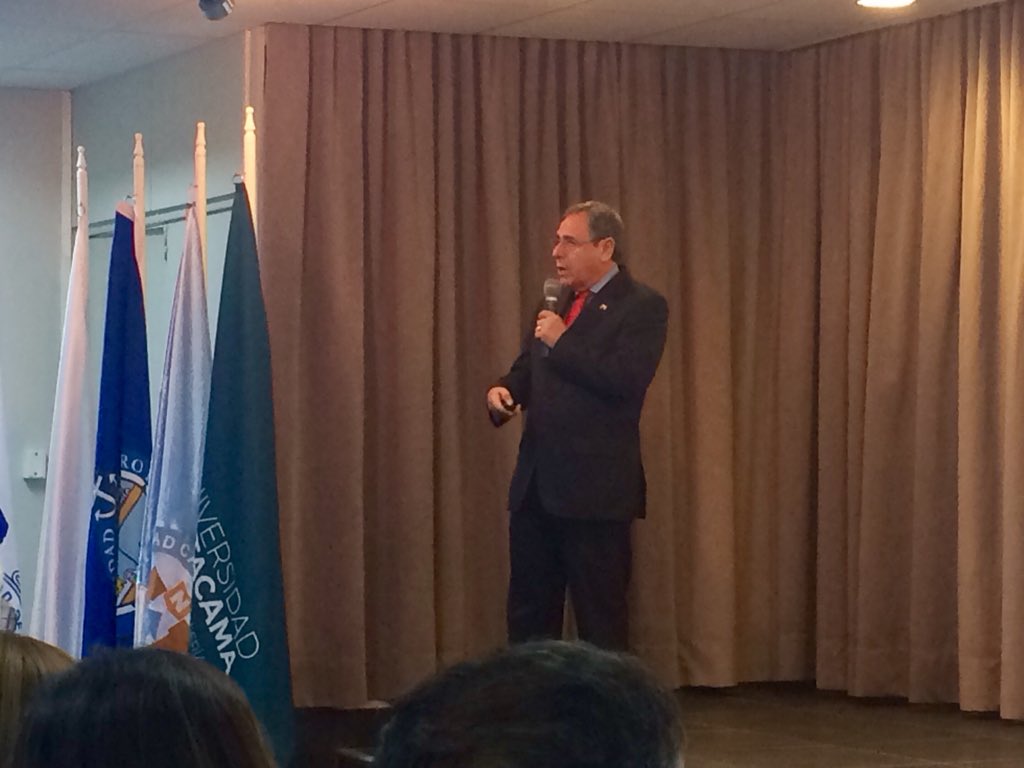 SeremimineriaA's tweet photo. AHORA: Seremi de Minería Humberto Burgos, expone la “Estrategia Regional de Mineria: Cluster Minero”, en Congreso de #INDUNOR https://t.co/0Gy5oH4oDv