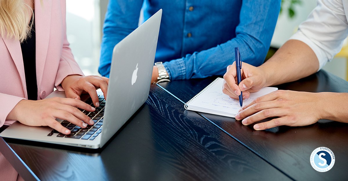 StudentworkSE's tweet image. Vi är övertygade om att graduates kommer att forma företagskulturen i framtiden, bidra med nya arbetssätt &amp;amp; utveckla arbetslivet. Ladda ner vår Graduates at Work-rapport för att ta del av våra bästa tips på hur du kan använda resultatet i din verksamhet! bit.ly/2Ljnc7U