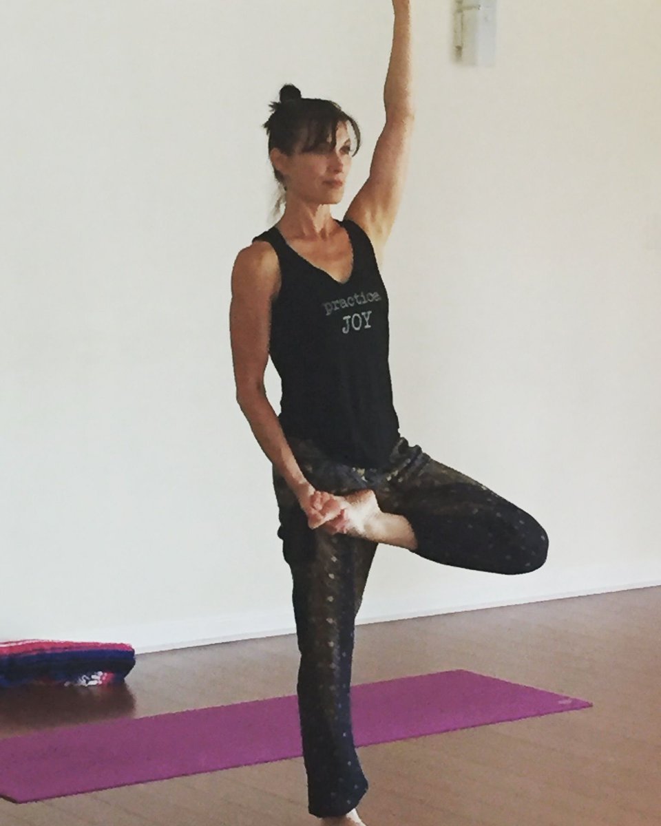 YoginiGretchen's tweet photo. I'm teaching #yoga at #QuestforBalance #today at 5:30pm & #friday at 5pm! #communityyoga #vinyasaflow #hathayoga #alignment #unwind #align #mindbodybalance #mindbodyhealing #mindbodyspirit #equanimity #serenity #yogaforall #yogaforeverybody #yogafun #yogapants #yogaposes https://t.co/MtaYAiiuD9