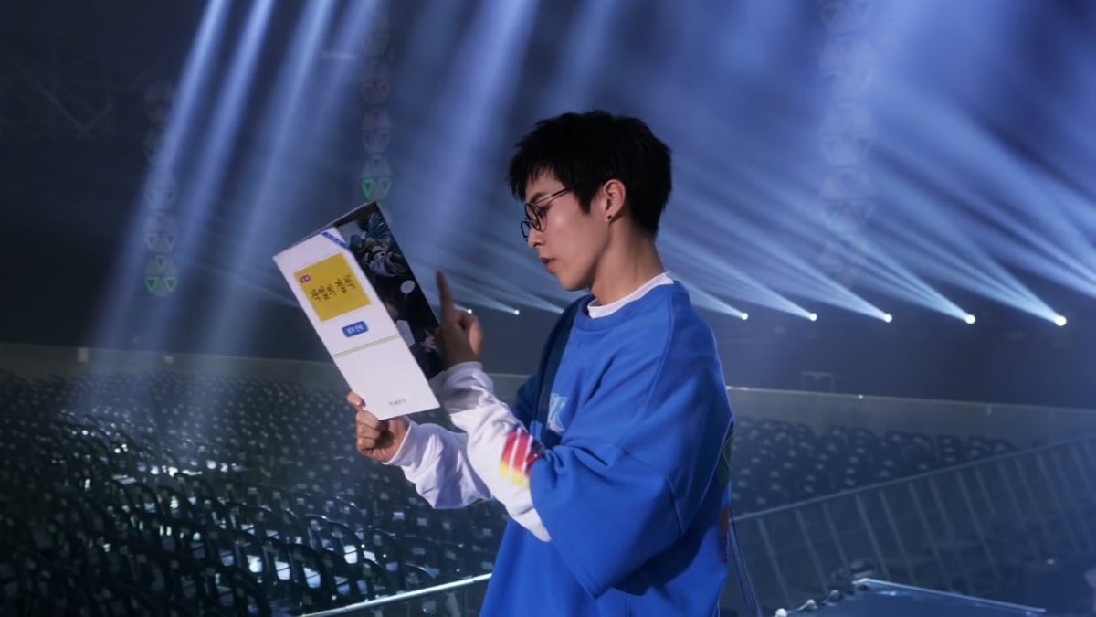 99xiumeow90's tweet photo. #xiumin #cat #meow #슈냥

Focus https://t.co/ROmTs0baiP