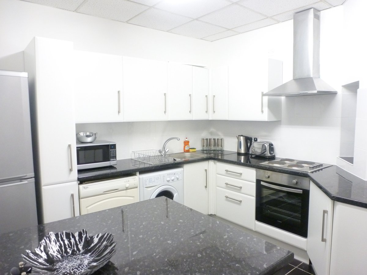 We have a very modern 3 bedroom apartment available in the heart of the West End starting now for £1,200 per week including all bills, call us on 020 8420 7666 for more #servicedapartments #rental #lettings #London #W1 #Euracom