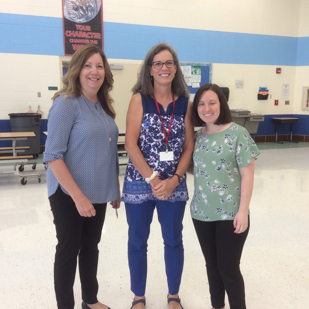 MBiermeierGRS's tweet photo. My awesome team! #Firstdayofschool2018 #glacierridge https://t.co/YeLWFC5tSr