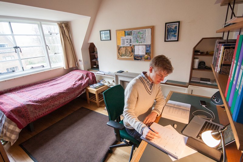 Zwergin Riesenpimmel College Onanieren