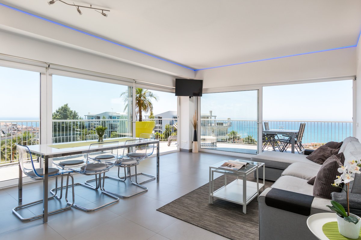 DPCMarbella's tweet photo. IMMACULATE 3 BED CORNER APARTMENT WITH STUNNING SEA VIEWS IN EL HIGUERON!!!  CALL US FOR DETAILS +34 951 319 542 https://t.co/nab6XOQViT