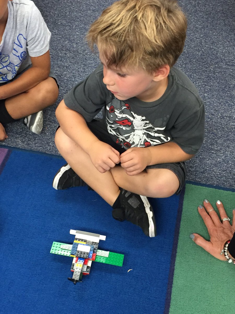 bailey__shannon's tweet photo. Great first day in the INNOVATION LAB👨‍✈️👩‍🔧👨‍🔬🕵️‍♀️#fsa_fuesd @ycturner1 @JKniseley1 https://t.co/QpSMHZl4GK