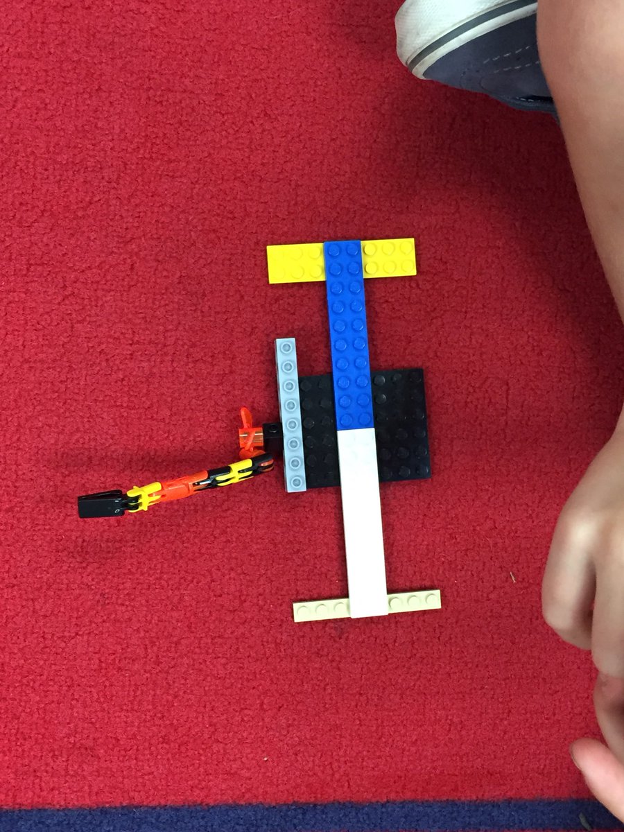 bailey__shannon's tweet photo. Great first day in the INNOVATION LAB👨‍✈️👩‍🔧👨‍🔬🕵️‍♀️#fsa_fuesd @ycturner1 @JKniseley1 https://t.co/QpSMHZl4GK
