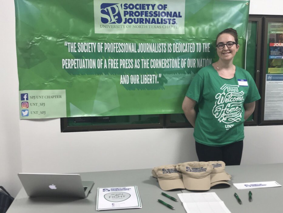 northtexasspj's tweet photo. We have a table in Sycamore Hall this morning with sign up sheets for freshmen to join our chapter! Stop by to learn more UNT SPJ! #SPJ #UNT22 #FirstFlightWeek #MaybornSOJ https://t.co/SUN4xo7ypp