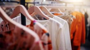 TheSpaceShops's tweet image. As the leaves start to change, so does our style. That’s right. It’s sweater weather. Pull those jeans out of storage and put away the swimsuit. 
spaceshopselfstorage.com/blog/keep-your…