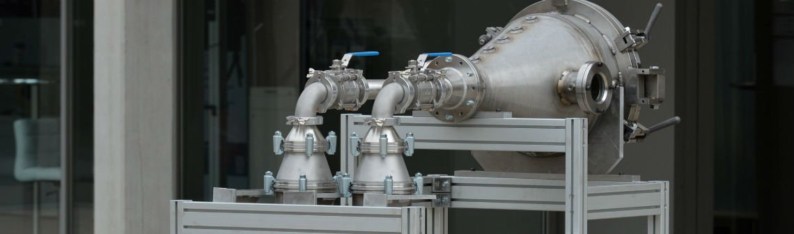 actu_ETI's tweet photo. Grâce à plusieurs brevets, la #startup #Spinofrin peut proposer aux industriels une technologie et des services permettant la production industrielle de particules #submicroniques, améliorant leur #solubilité et leur efficacité. https://t.co/iYb4SF0YBY https://t.co/kFsYYT76Is