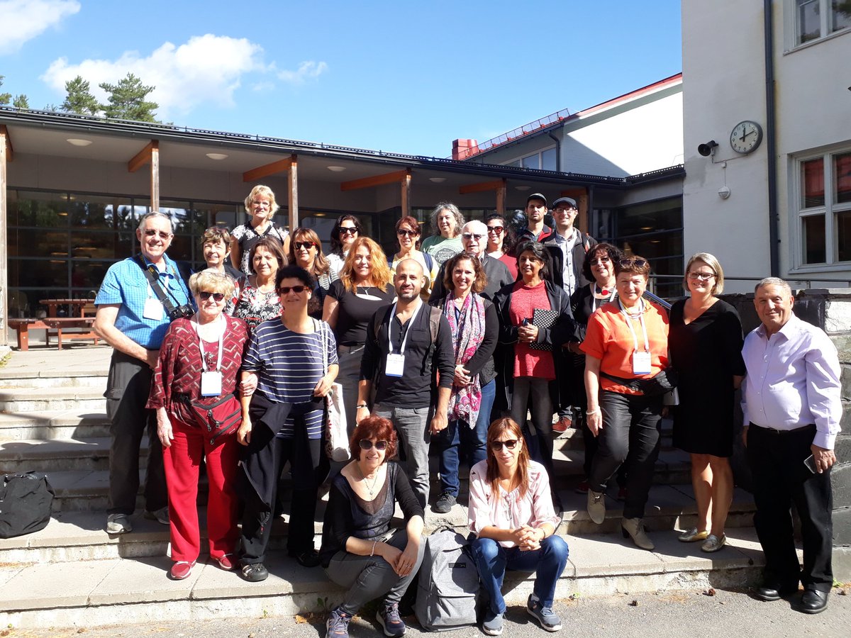 LembergMonica's tweet photo. Israeliska utbildare inom pedagogik och undervisning besökte idag Källhagens skola och Virkby gymnasium. Det finländska skolsystemet väcker förundran #lp2016 #elevdelaktighet #ämnesöverskridandeundervisning #tillit #påsvenskailojo https://t.co/K5Vl9oSmtK