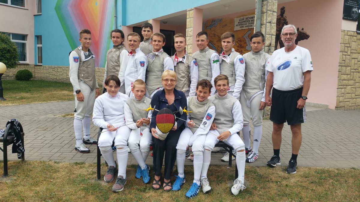 Some of our young #foil fencers are currently in Poland putting in some hard work for the upcoming season with fencers from all around the world. 💪
#fencing #fctbb #wirfuerD
