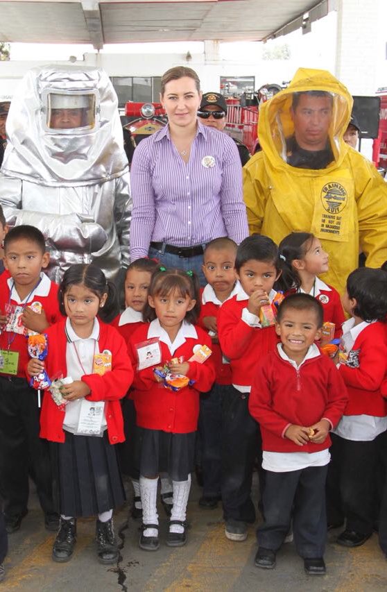 MarthaErikaA's tweet photo. Hoy es #DíaDelBombero mi admiración, reconocimiento y gratitud por la noble labor que realizan para salvar vidas. En mi gobierno, garantizaré mejores condiciones e incentivos para ustedes.  🚒🚨 https://t.co/bbl7e4FqwO
