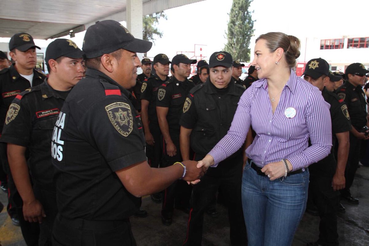 MarthaErikaA's tweet photo. Hoy es #DíaDelBombero mi admiración, reconocimiento y gratitud por la noble labor que realizan para salvar vidas. En mi gobierno, garantizaré mejores condiciones e incentivos para ustedes.  🚒🚨 https://t.co/bbl7e4FqwO