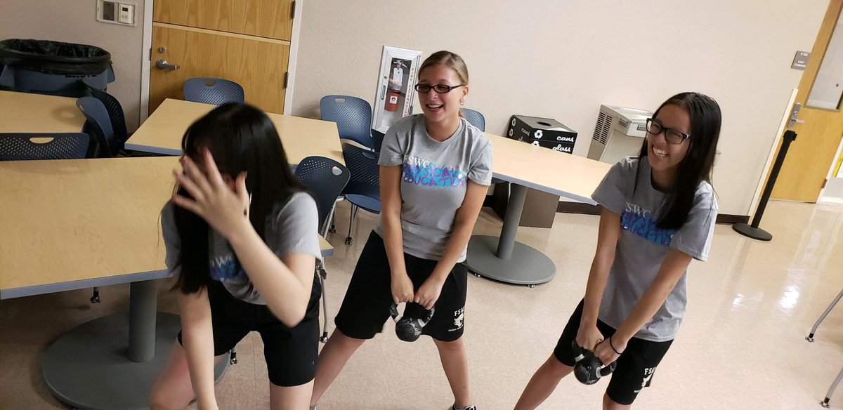 FSWC_Charlotte's tweet photo. The Freshman - getting introduced to Kettlebells! #HOPEclass #getpumped @kettlebellKMCR https://t.co/EvxMrMx56i
