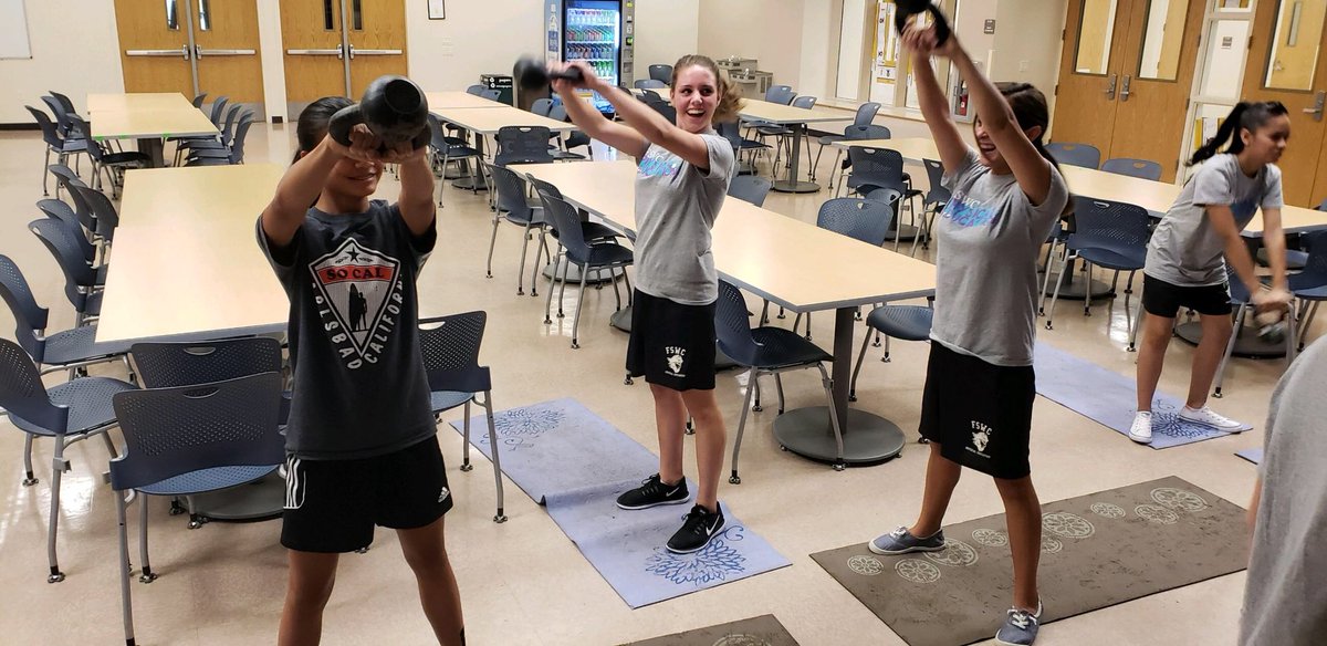 FSWC_Charlotte's tweet photo. The Freshman - getting introduced to Kettlebells! #HOPEclass #getpumped @kettlebellKMCR https://t.co/EvxMrMx56i