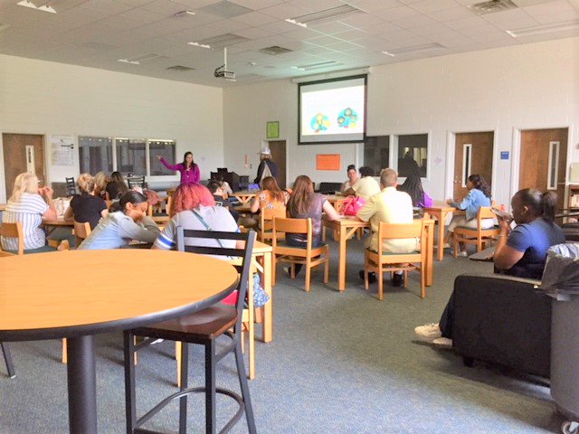 msmollyexa's tweet photo. #EXCELisALLin @EXCELAcademyHCS #ensuringsuccess #BetterTogetherHenry 
8/17/18 iMOM's meeting at EXCEL Academy 
Great job @mshalbigssw Andrea Halbig! https://t.co/VJUi8goM6k
